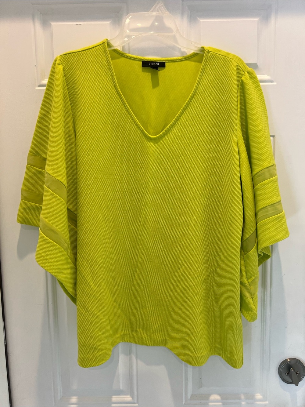 Alfani Womens Green  Blouse Size L NWT V-Neck # 875